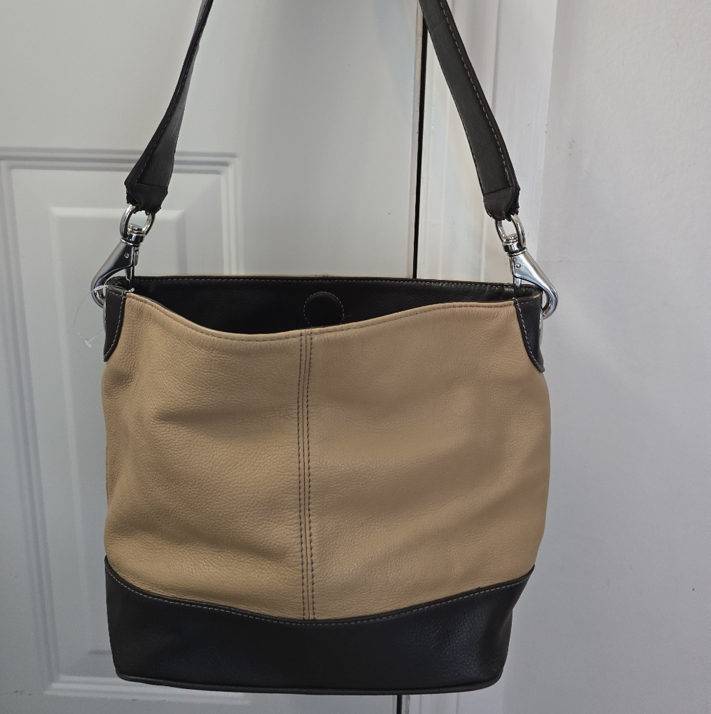 Lovely Two-Tone Tan and Brown Leather  Shoulder Bag 9"×13"×5